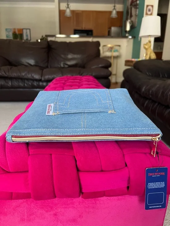 True Religion Cosmetic Case-NWT - Picture 9 of 10